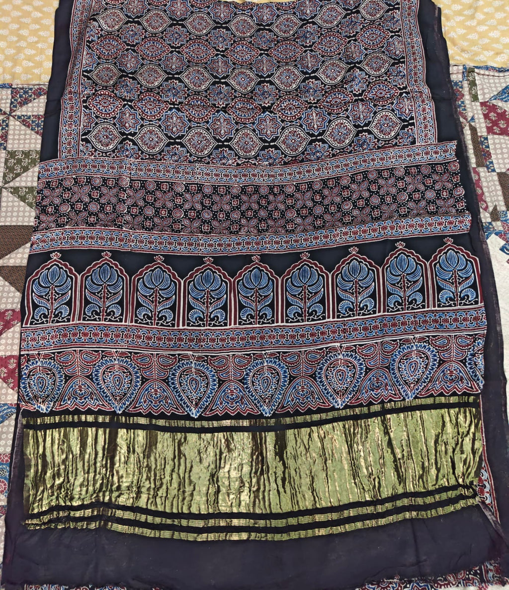 Black Ajrakh modal silk saree lagdipatta border detail - Maatruu