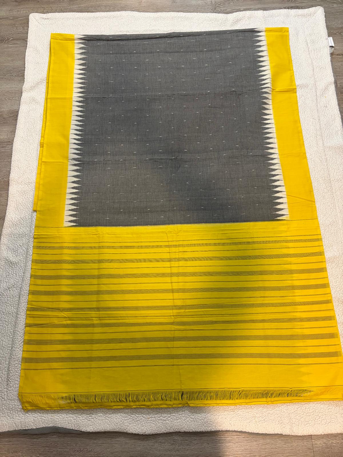 Handloom cotton pochampalli ikkat hand weaved saree - Maatruu