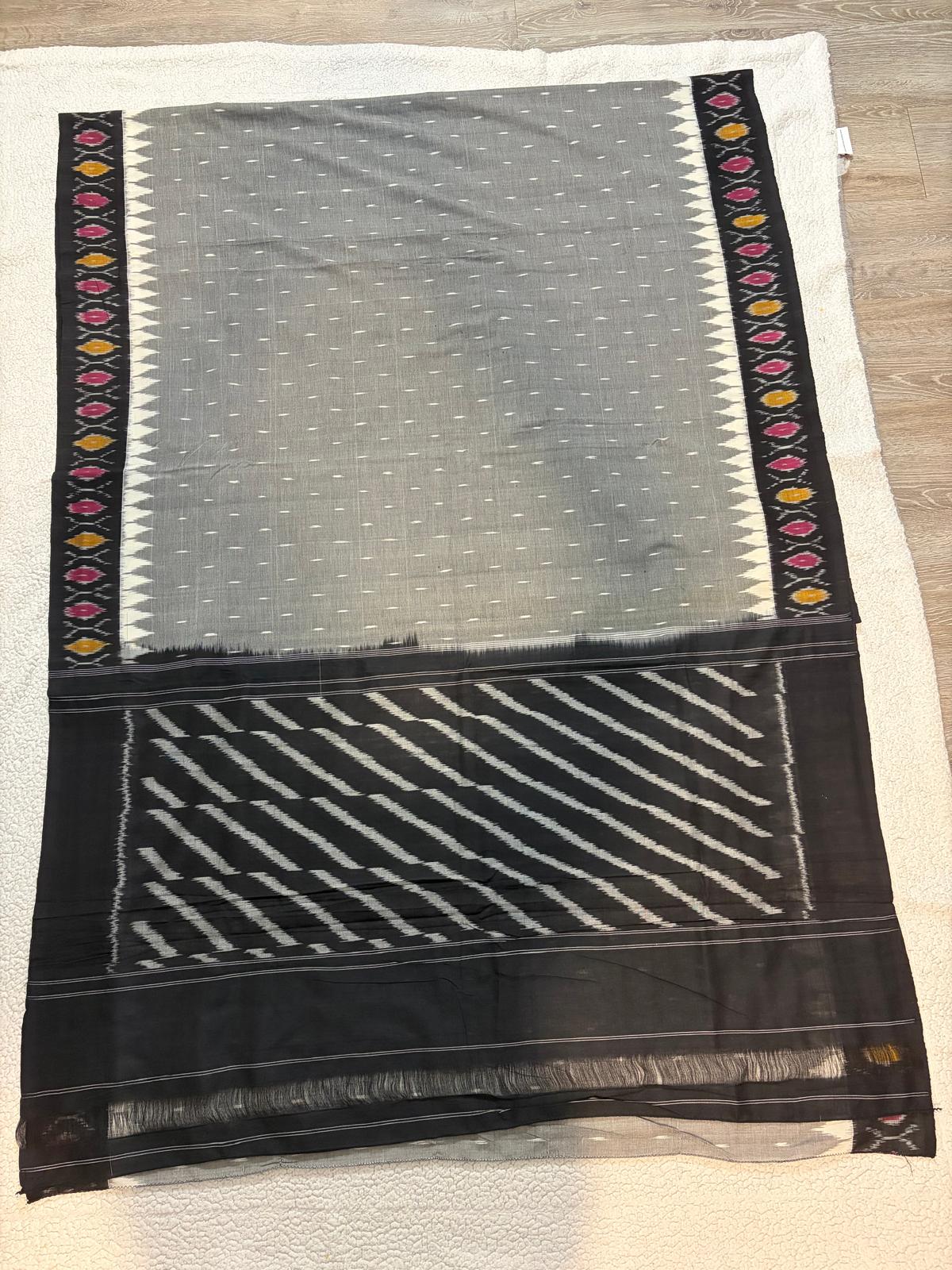 Handloom cotton pochampalli ikkat hand weaved saree - Maatruu