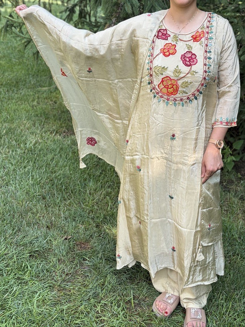 Ivory Handwork Applique A-Line 3-Piece Set - Maatruu
