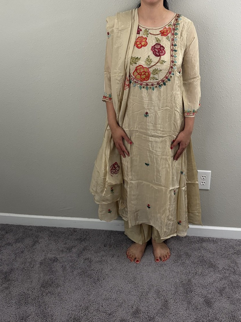 Ivory Handwork Applique A-Line 3-Piece Set - Maatruu